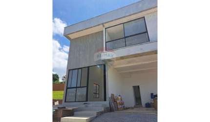 Luxuosa Casa em Alphaville Pernambuco 2 – Sofisticação, Exclusividade e Segurança.