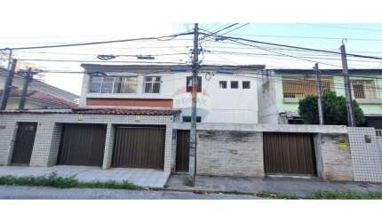 Seu Novo Lar no bairro das Graças: Casa com 04 quartos sendo 01 suíte.