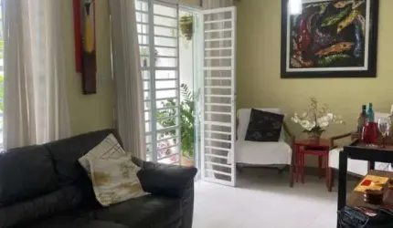 Casa duplex 4/4 em Itapuã