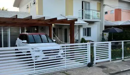 Casa em Condomínio 4/4 à Venda Buraquinho