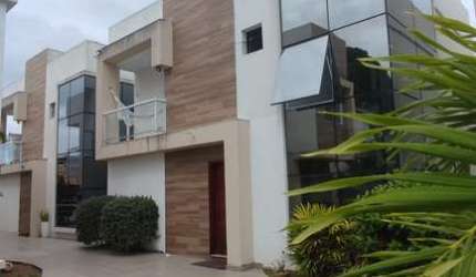 Casa Condomínio 4/4 Pitangueiras