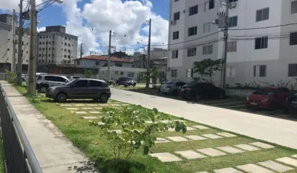 APARTAMENTO 2/4 Reformado no Cond. Solar do Forte