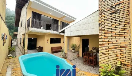 Sobrado com piscina na praia
