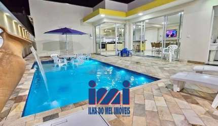 Casa com piscina perto do mar