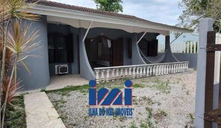 Casa com quintal Balneário Atami