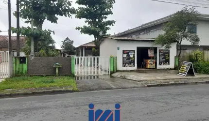 Casa com ponto comercial no Brejatuba
