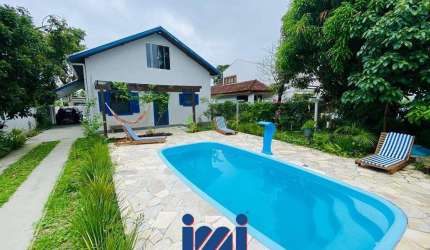 Casa na praia com piscina Pontal do Sul