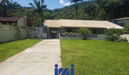 Casa 4 quartos amplo terreno na praia