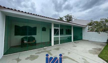 Casa com Amplo terreno à venda