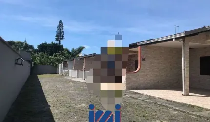 Casa em condomínio perto do mar em Matinhos