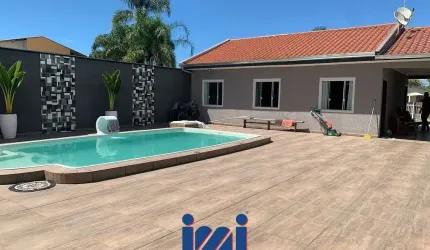Casa alto padrão com piscina a venda no Coroados