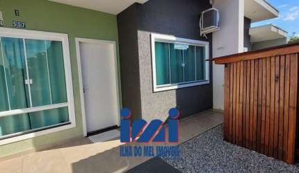 Casa com piscina a venda na praia Pontal do Paraná