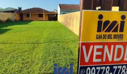 Casa á 150 metros do mar com espaço de terreno