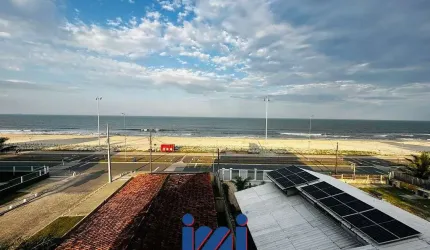 Apartamento com sacada de frente para o mar