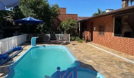 Casa com piscina e Suítes no Brejatuba
