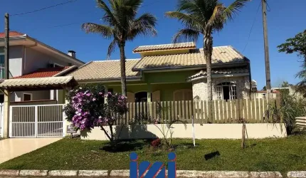 CASA COM PISCINA NO ATAMI PARA LOCAÇÃO