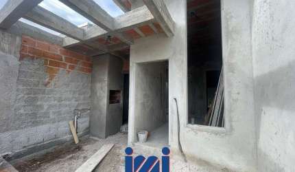 Casa à Venda em Matinhos: 3 Quartos e Piscina