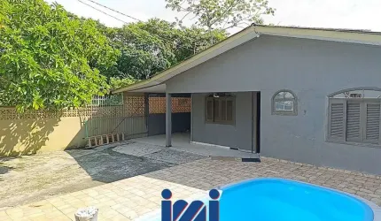 Casa com piscina Matinhos
