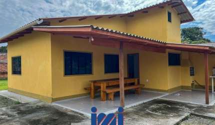 Casa com espaço de terreno à venda em Gaivotas