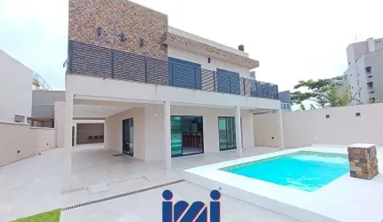 Sobrado faixa mar com piscina