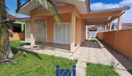 Casa faixa mar com quintal Balneário Atami