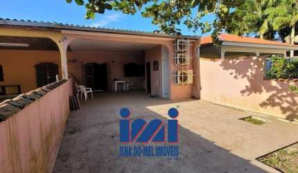 Casa com 2 quartos e terreno em Praia de Leste