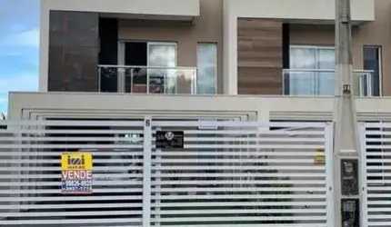 Sobrado  com piscina na quadra do mar em Gaivotas