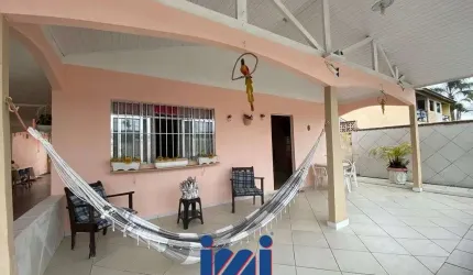 Casa com 5 quartos e espaço de quintal
