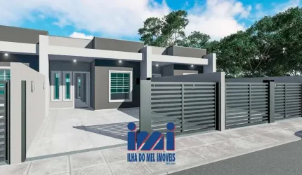Casa com piscina a venda na quadra do mar