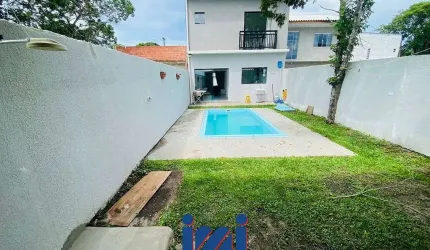 Sobrado com piscina em Matinhos a venda