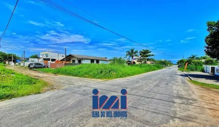 Terreno de esquina no litoral