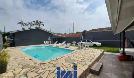 Casa com piscina a venda em Pontal do Paraná