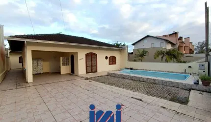 Casa 50 metros da praia Brejatuba com piscina