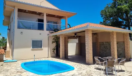 Casa na Praia de Leste, Sobrado Amplo  c/ Piscina 180m do Mar