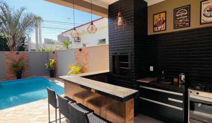Casa à Venda no Condomínio Serra Dourada em Araçatuba, SP