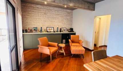 Apartamento todo reformado.