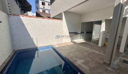 Sobrado à Venda em Praia Grande na Ocian, 3 quartos, 2 vagas e 130m²
