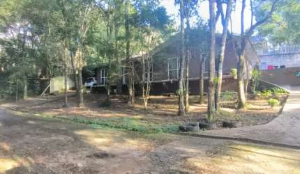 Linda Casa com terreno de 1000m2 no Cascatinha