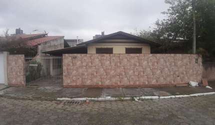ALUGUE este imóvel - Casa de Madeira no CORDEIROS