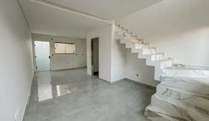 Ótimo sobrado geminado novo com 2 quartos à venda no bairro Aventureiro em Joinville - SC por R$ 350.000,00.