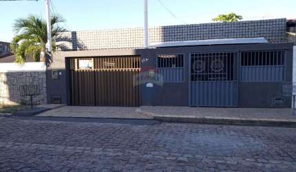 Casa à Venda em Nova Parnamirim, RN com ponto comercial