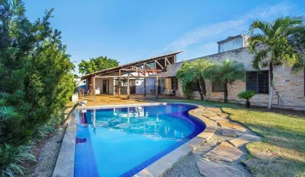 Casa Moderna em Candelária 3 Suítes e 1 Quarto 391m² Terreno 1.000m² Piscina e 4 Vagas