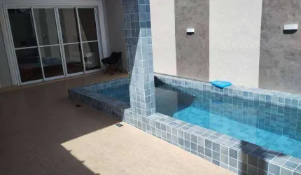 Casa Geminada com piscina de 2 Dormitórios, sendo 1 suíte no Maracanã em Praia Grande SP.