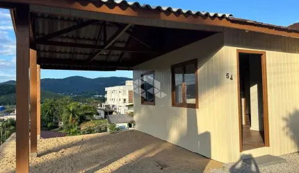 CASA A VENDA COM TERRENO DE 360 M² EM SANTO AMARO DA IMPERATRIZ