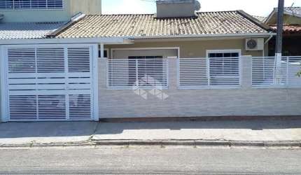 CASA A VENDA NO BAIRRO MADRI EM PALHOÇA NO VALOR DE R$ 490.000