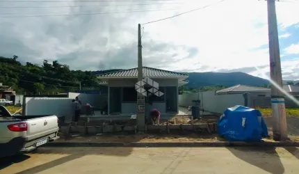 CASA GEMINADA COM 2 DORMITÓRIOS, SENDO 1 SUÍTE, 1 VAGAS DESCOBERTA E 55M² PARA VENDER POR R$ 395.000,00