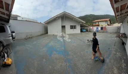 CASA COM 2 DORMITÓRIOS/QUARTOS EM PORTO BELO SC, BAIRRO CENTRO POR R$ 1.908.000,00