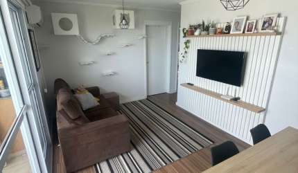 Apartamento Impecável no Maria Clara Reserva! 2 Quartos e Sacada com Churrasqueira.