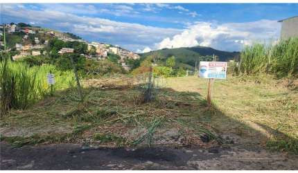 Excelente oportunidade de adquirir Terreno/Lote  à venda, 388 m² rua sem saida  no bairro Vila Ideal, perto da Avenida Brasil
