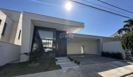 Casa Linear com 4 Quartos no Condomínio São Lucas 1